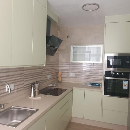 Unifamiliar Adosada Con 3 Dormitorios Y 110M2 Ronda Esterno foto