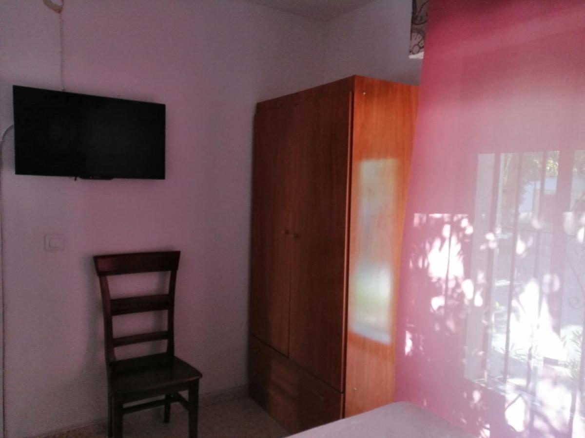 Unifamiliar Adosada Con 3 Dormitorios Y 110M2 Ronda Esterno foto