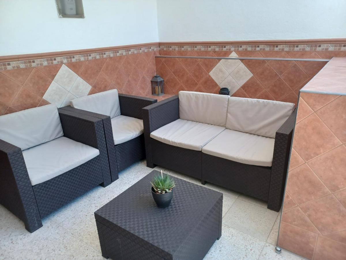 Unifamiliar Adosada Con 3 Dormitorios Y 110M2 Ronda Esterno foto