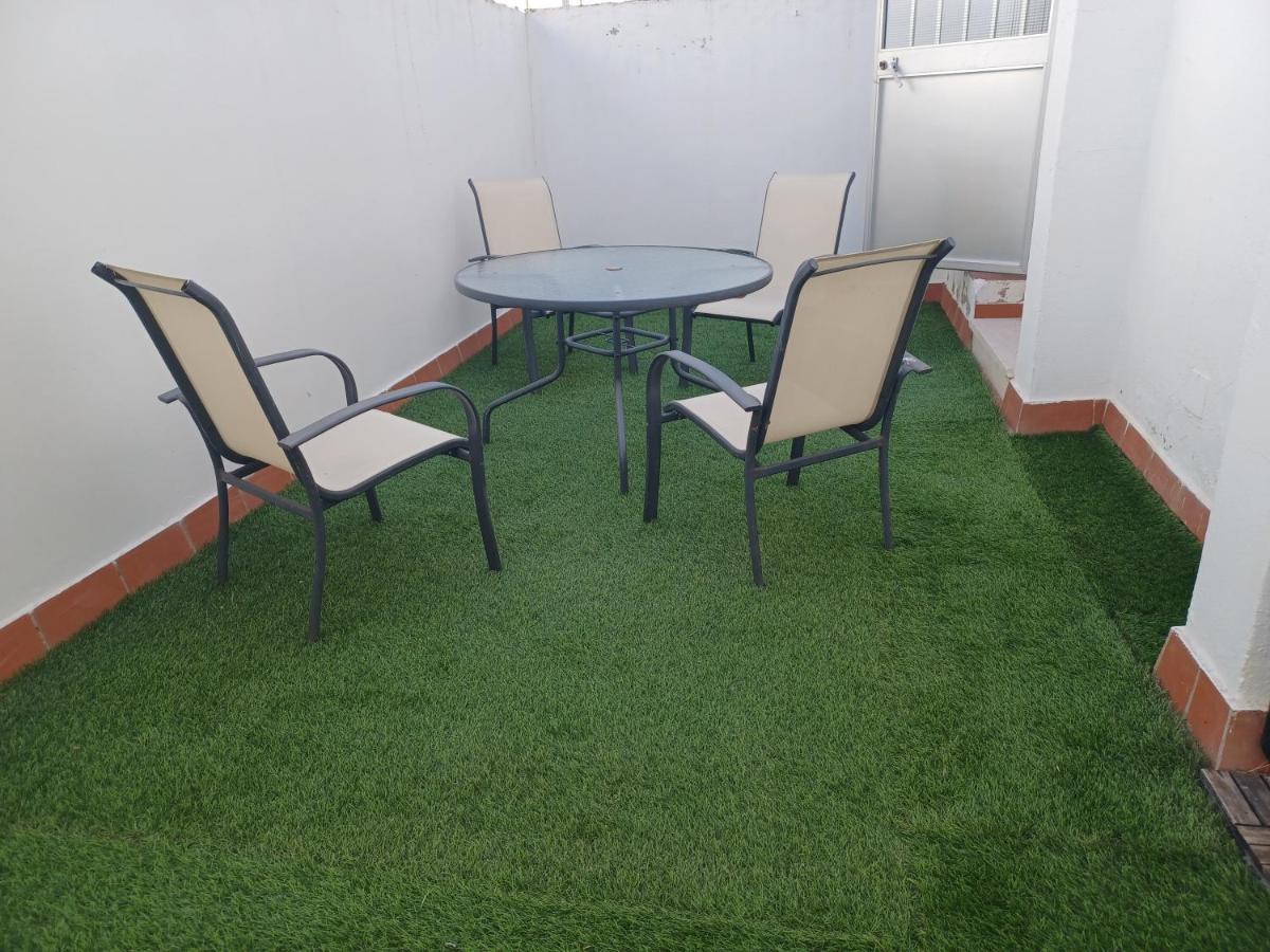 Unifamiliar Adosada Con 3 Dormitorios Y 110M2 Ronda Esterno foto
