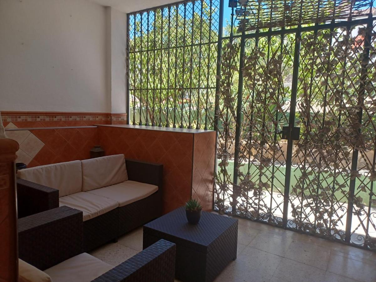 Unifamiliar Adosada Con 3 Dormitorios Y 110M2 Ronda Esterno foto
